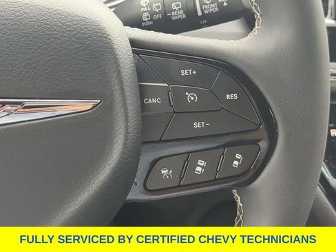 Used 2025 Chrysler Pacifica Limited FWD image 28