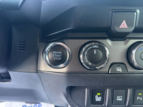 Used 2019 Toyota Tacoma TRD Sport image 16