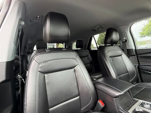 Used 2023 Ford Explorer XLT w/ Equipment Group 202A AWD/4WD image 33