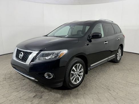 Used 2016 Nissan Pathfinder SL image 3