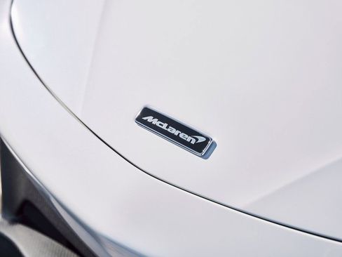 Used 2023 McLaren Artura RWD image 9
