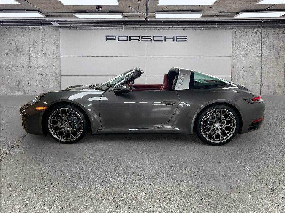 Certified 2024 Porsche 911 Targa 4 AWD/4WD image 37
