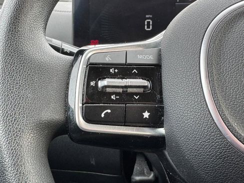 Used 2024 Kia Sorento LX image 17