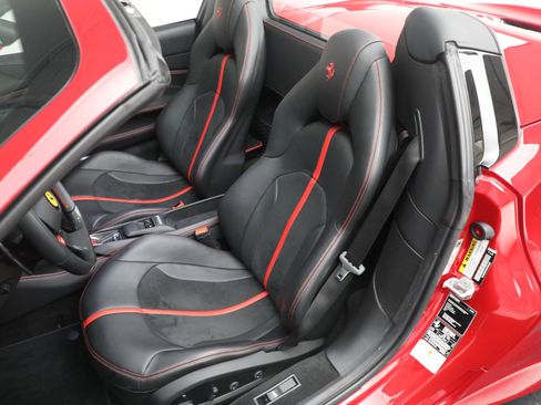 Certified 2021 Ferrari F8 Tributo image 22