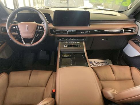 Used 2025 Lincoln Aviator Reserve w/ Equipment Group 201A AWD/4WD image 17