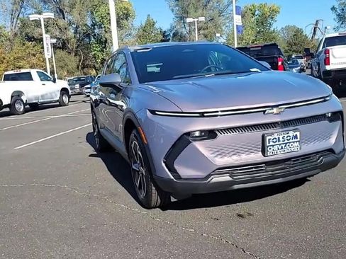 New 2026 Chevrolet Equinox EV LT image 2