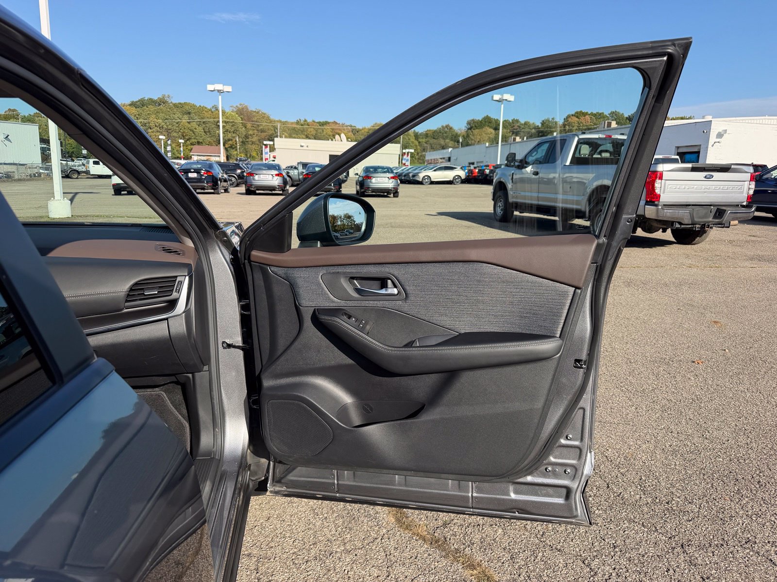 Used 2023 Nissan Rogue SV AWD/4WD image 35