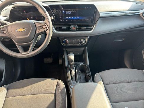 Used 2025 Chevrolet TrailBlazer LT AWD/4WD image 14