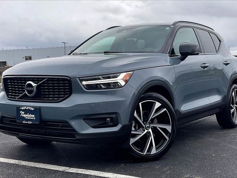 Used 2021 Volvo XC40 T5 R-Design w/ Climate Package image 2