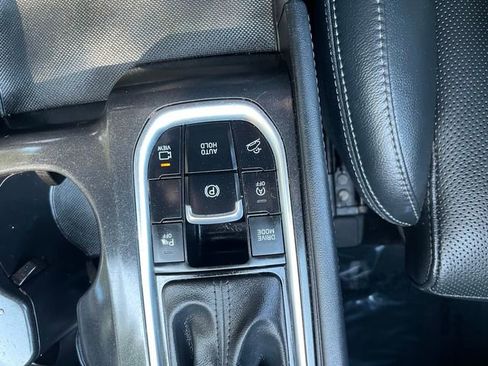 Used 2020 Hyundai Santa Fe Limited image 6