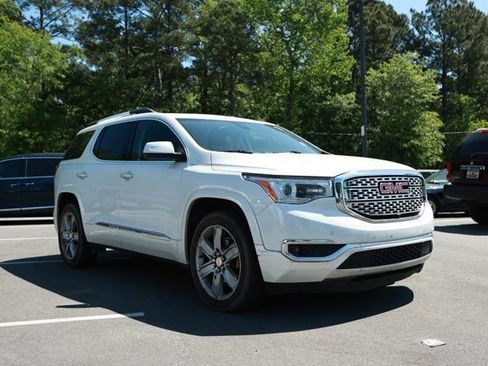 Used 2017 GMC Acadia Denali w/ Technology Package image 2