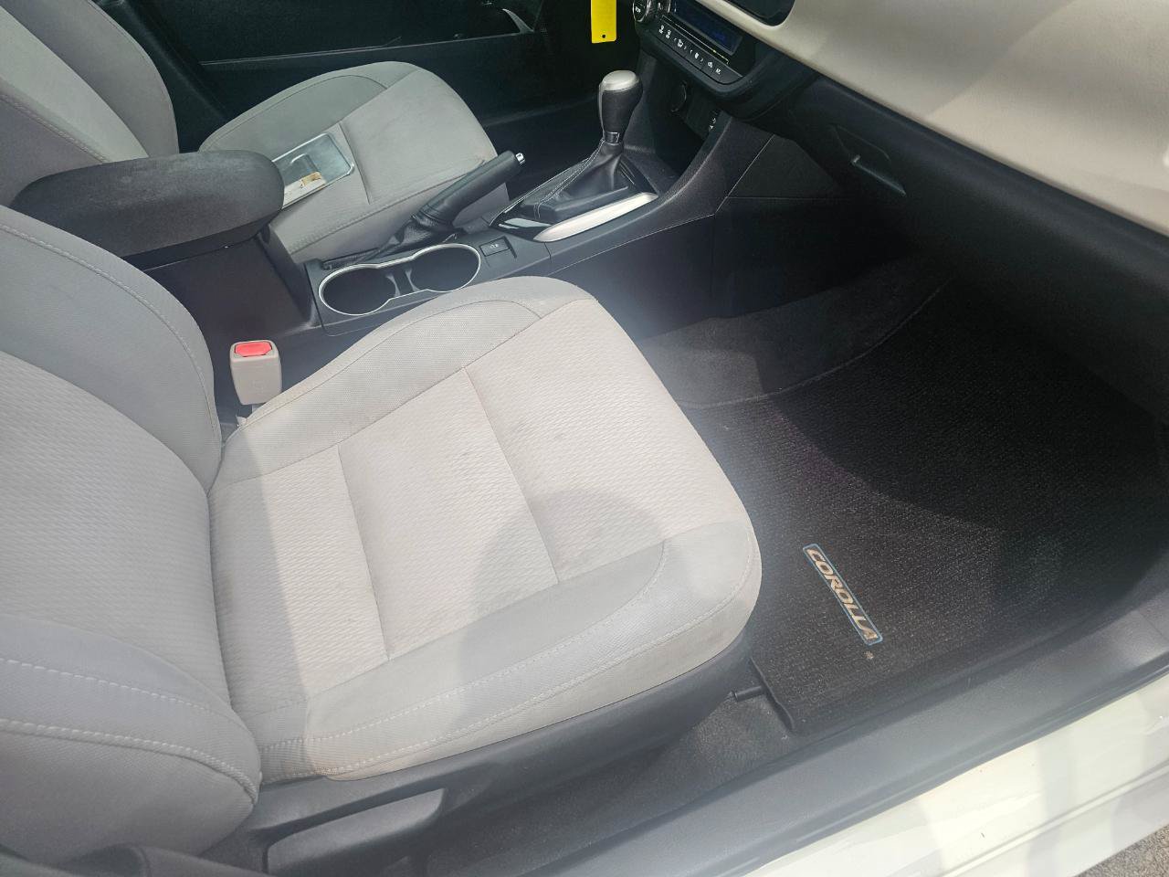 Used 2015 Toyota Corolla LE FWD image 16