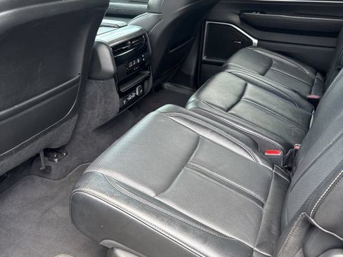 Used 2024 Jeep Wagoneer L Series II w/ Flexible Seating Group AWD/4WD image 17