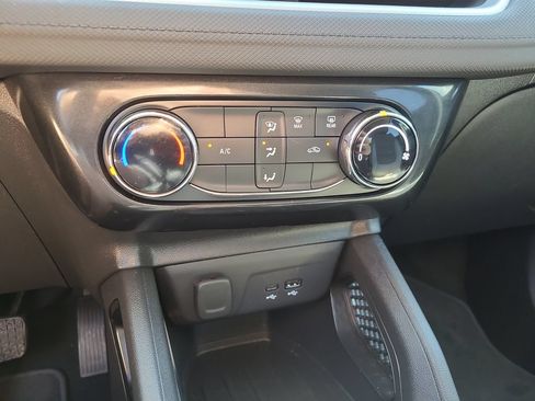 Used 2025 Chevrolet TrailBlazer LT AWD/4WD image 22