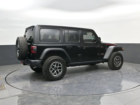 Used 2025 Jeep Wrangler Unlimited Rubicon w/ Convenience Group AWD/4WD image 8