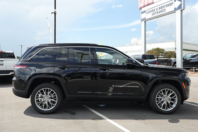 New 2027 Jeep Grand Cherokee Limited RWD image 4