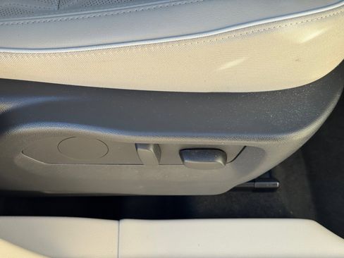 Used 2023 Buick Envision Avenir image 12