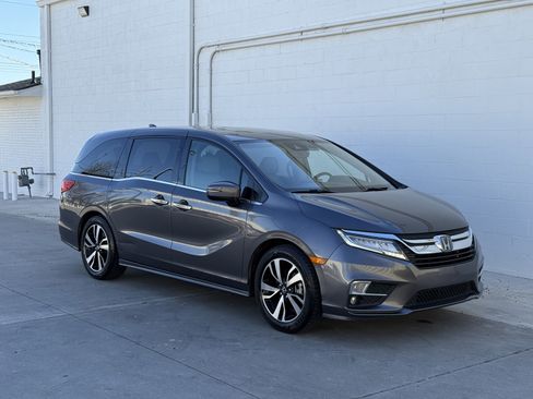Used 2019 Honda Odyssey Elite image 3