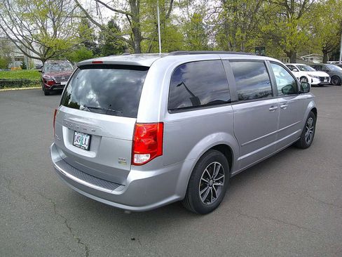 Used 2017 Dodge Grand Caravan GT image 5
