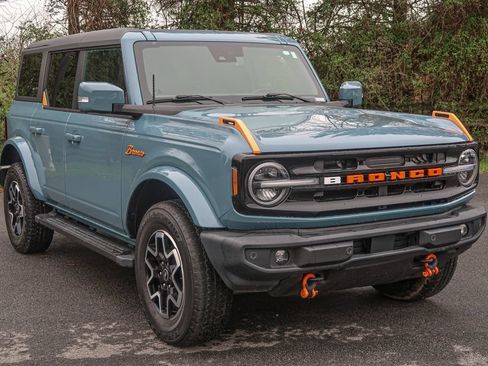 Used 2023 Ford Bronco Outer Banks AWD/4WD image 3