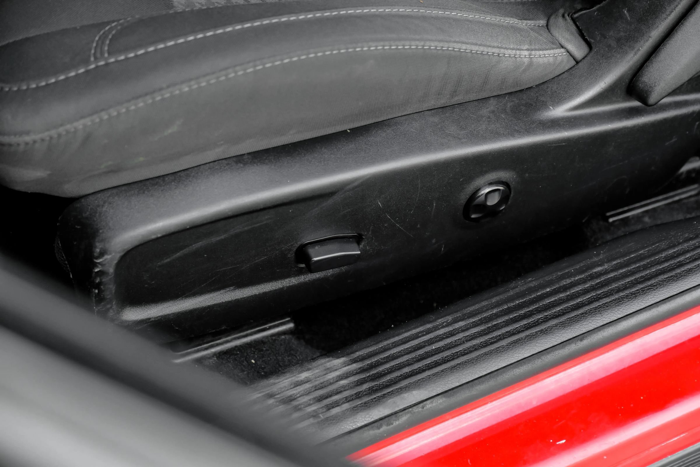 Used 2019 Dodge Challenger SXT RWD image 39