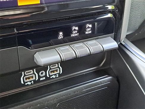 Used 2025 RAM 1500 Laramie image 17