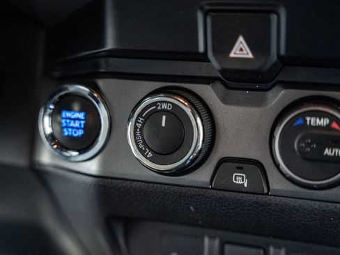 Used 2022 Toyota Tacoma TRD Sport image 32