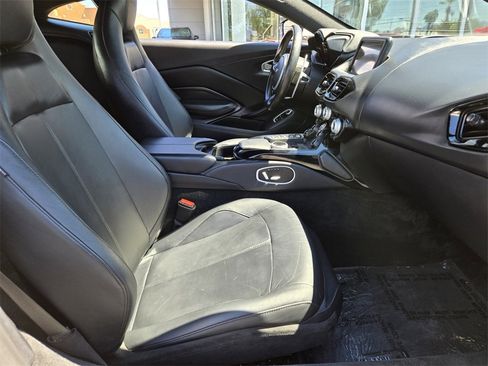 Used 2022 Aston Martin V8 Vantage Coupe image 21