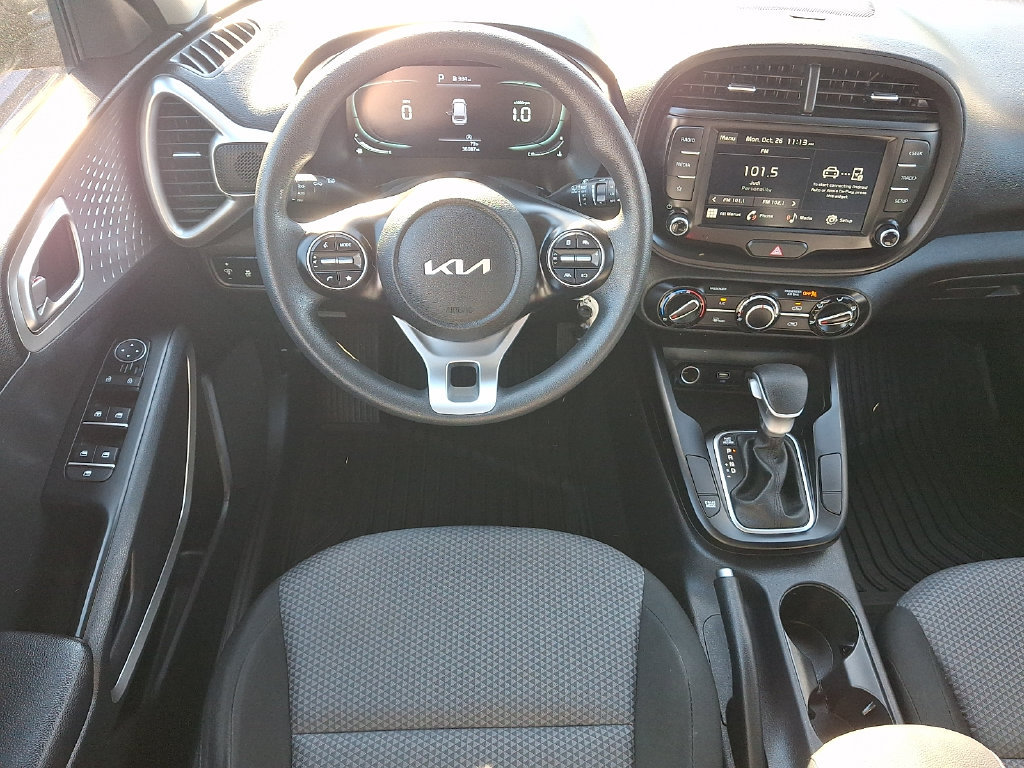 Used 2023 Kia Soul LX FWD image 4