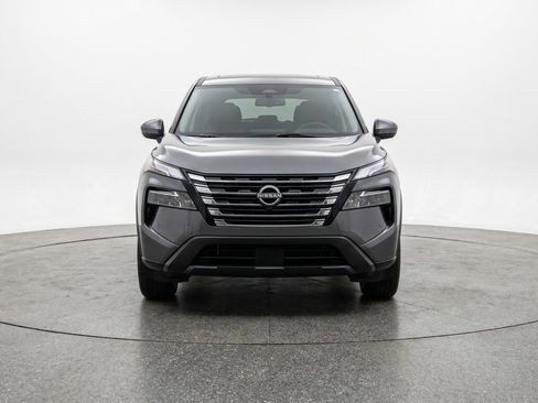 Used 2025 Nissan Rogue SV FWD image 2