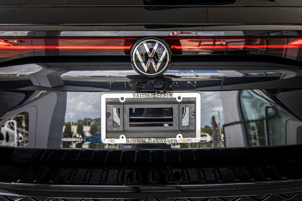 New 2026 Volkswagen Tiguan SE R-Line FWD image 16