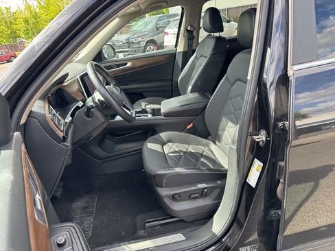 Used 2024 Volkswagen Atlas SE AWD/4WD image 14