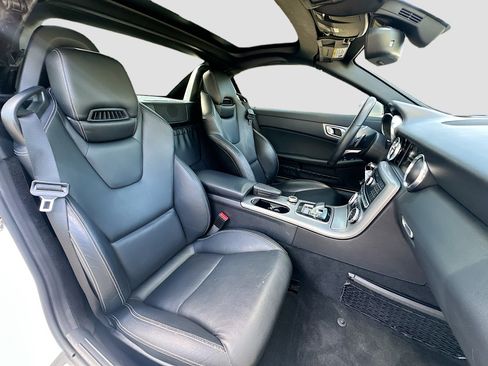 Used 2019 Mercedes-Benz SLC 300 image 26