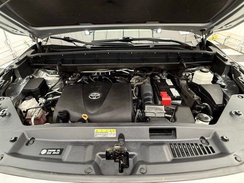 Used 2021 Toyota Highlander XLE image 9