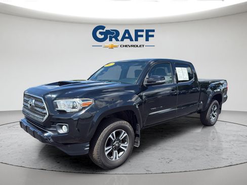 Used 2017 Toyota Tacoma TRD Sport AWD/4WD image 2