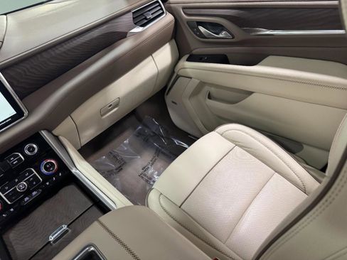 Used 2023 GMC Yukon Denali w/ Denali Reserve Package image 20