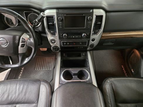 Used 2019 Nissan Titan SL AWD/4WD image 14
