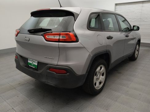 Used 2017 Jeep Cherokee Sport FWD image 9