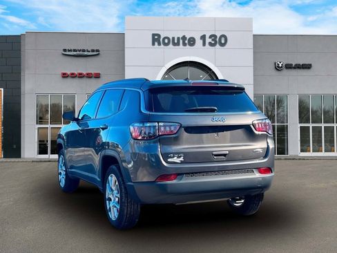 Used 2022 Jeep Compass Latitude AWD/4WD image 3