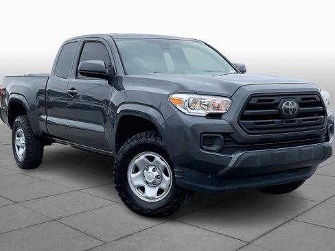 Used 2018 Toyota Tacoma SR image 2