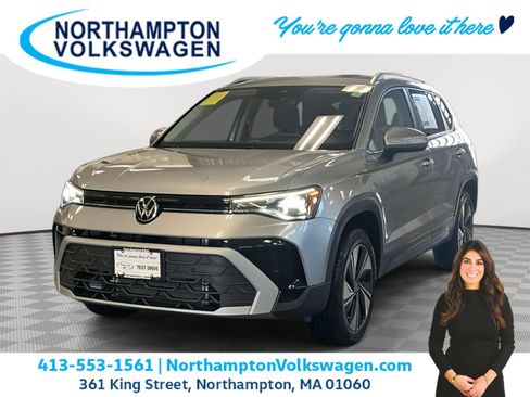 Used 2025 Volkswagen Taos SE AWD/4WD image 1