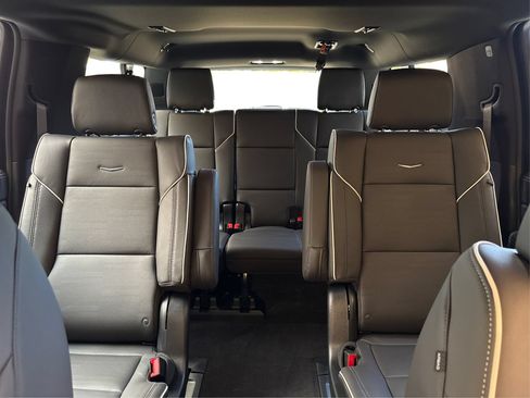 New 2026 Cadillac Escalade ESV Luxury AWD/4WD image 17