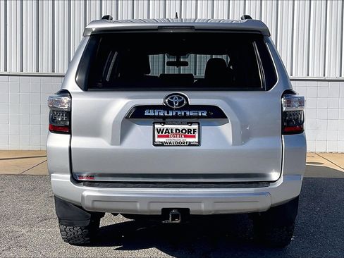 Used 2018 Toyota 4Runner TRD Off-Road image 5