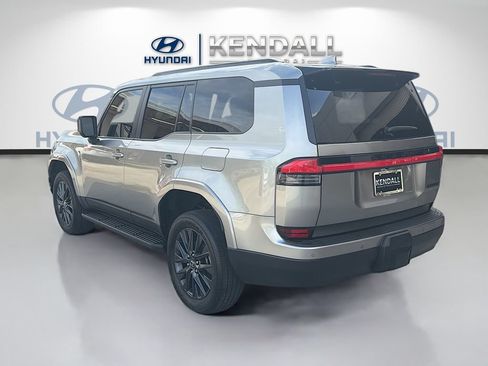 Used 2024 Lexus GX 550 w/ Cold Area Package AWD/4WD image 4