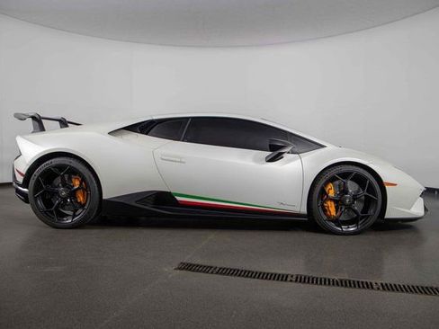 Used 2018 Lamborghini Huracan Performante image 9