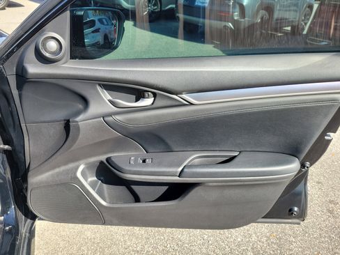 Used 2017 Honda Civic Touring image 29