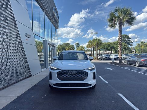 Certified 2025 Audi Q5 Premium w/ Convenience Package AWD/4WD image 3