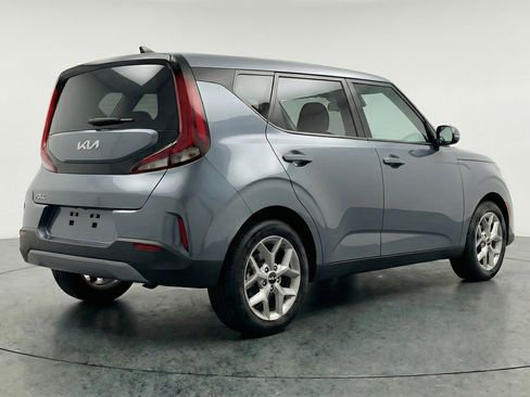 Used 2025 Kia Soul LX w/ LX Technology Package FWD image 9
