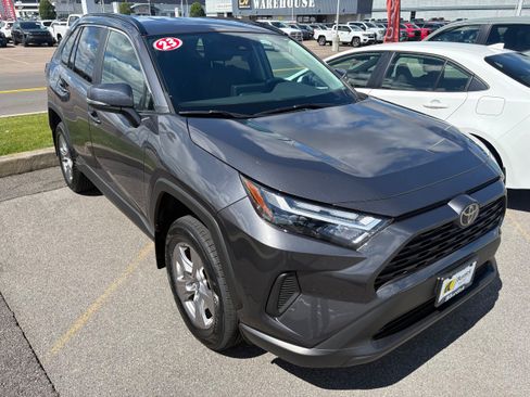 Used 2023 Toyota RAV4 XLE AWD/4WD image 2