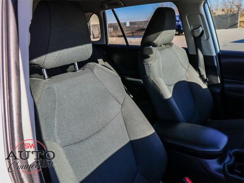 Used 2022 Toyota RAV4 LE image 18